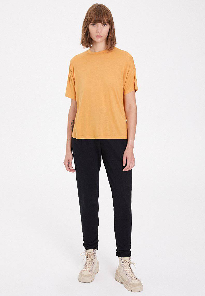ESSENTIALS SCOOP NECK LOOSE TEE in Pale Gold - T-Shirt - Westmark London EU(TR) Store Organik Pamuklu Sürdürülebilir Moda