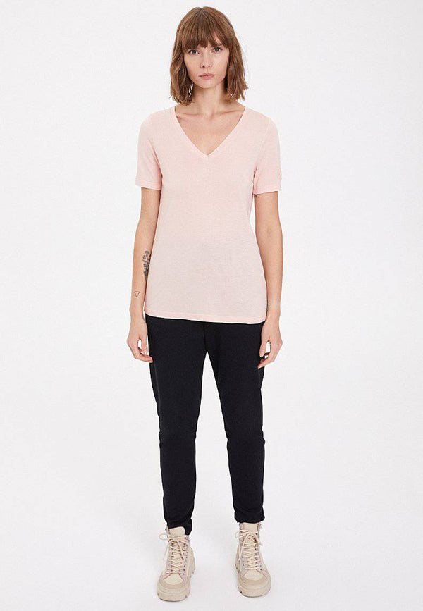 ESSENTIALS DEEP V-NECK TEE in Peachy Keen - T-Shirt - Westmark London EU(TR) Store Organik Pamuklu Sürdürülebilir Moda