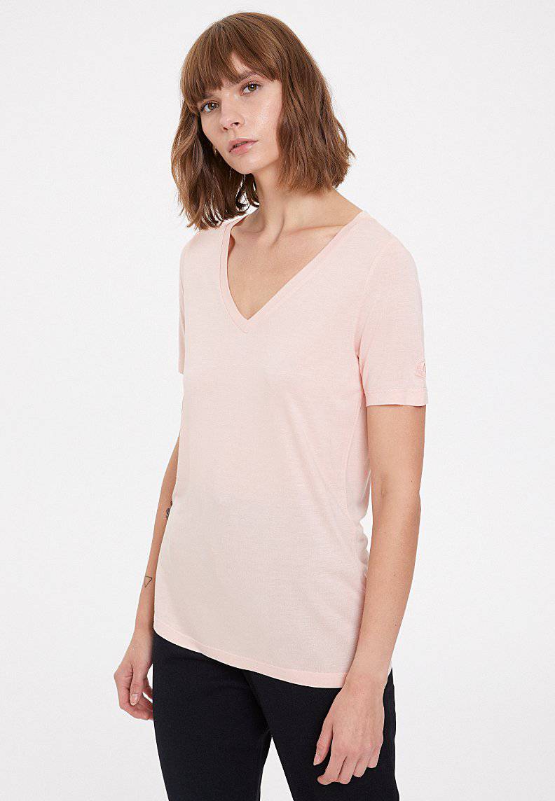 ESSENTIALS DEEP V-NECK TEE in Peachy Keen - T-Shirt - Westmark London EU(TR) Store Organik Pamuklu Sürdürülebilir Moda