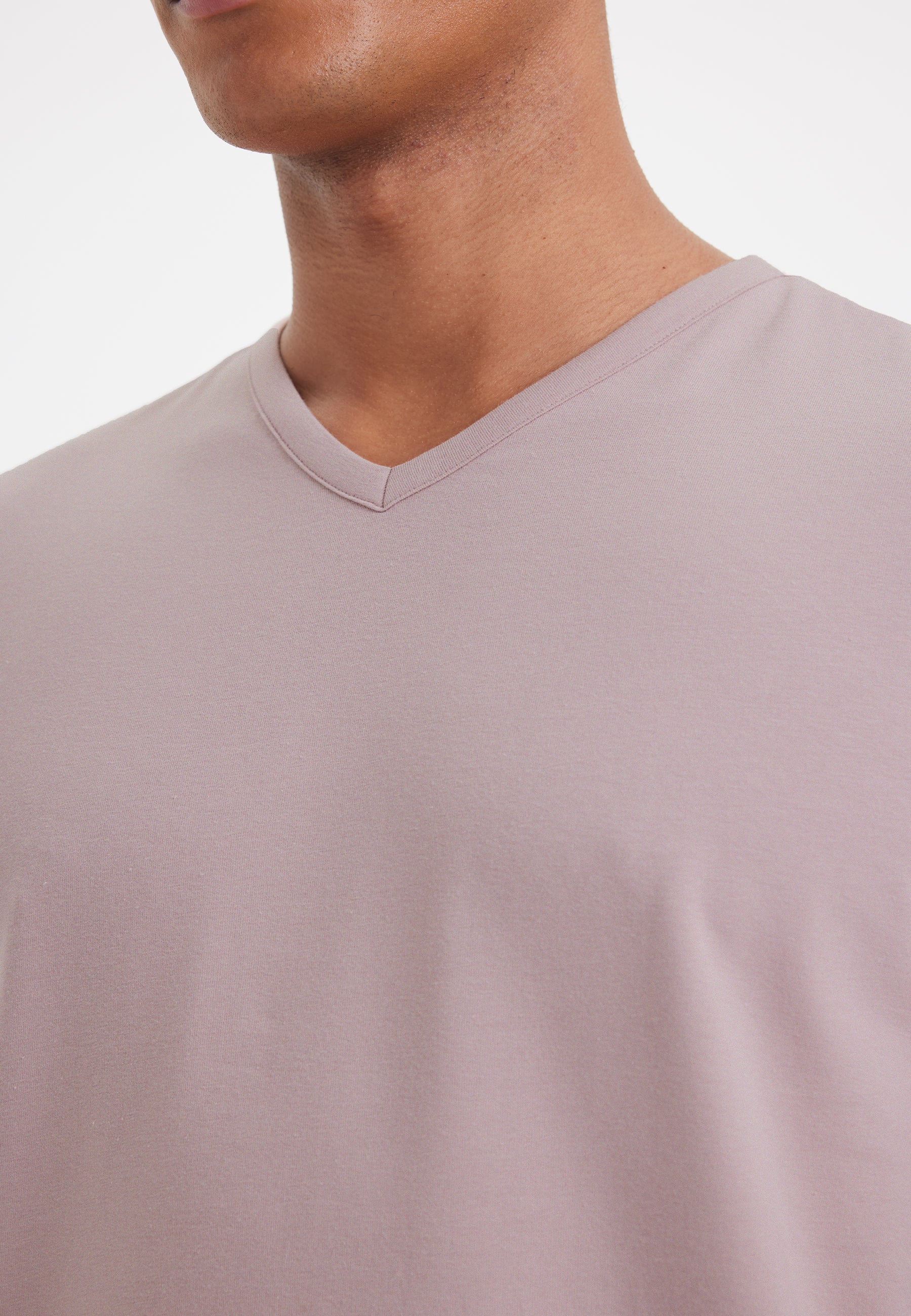 Mor V-Yaka Regular Fit Pamuk Elastan Karışımlı Basic Erkek T-Shirt THEO - T-Shirt - Westmark London EU(TR) Store Organik Pamuklu Sürdürülebilir Moda