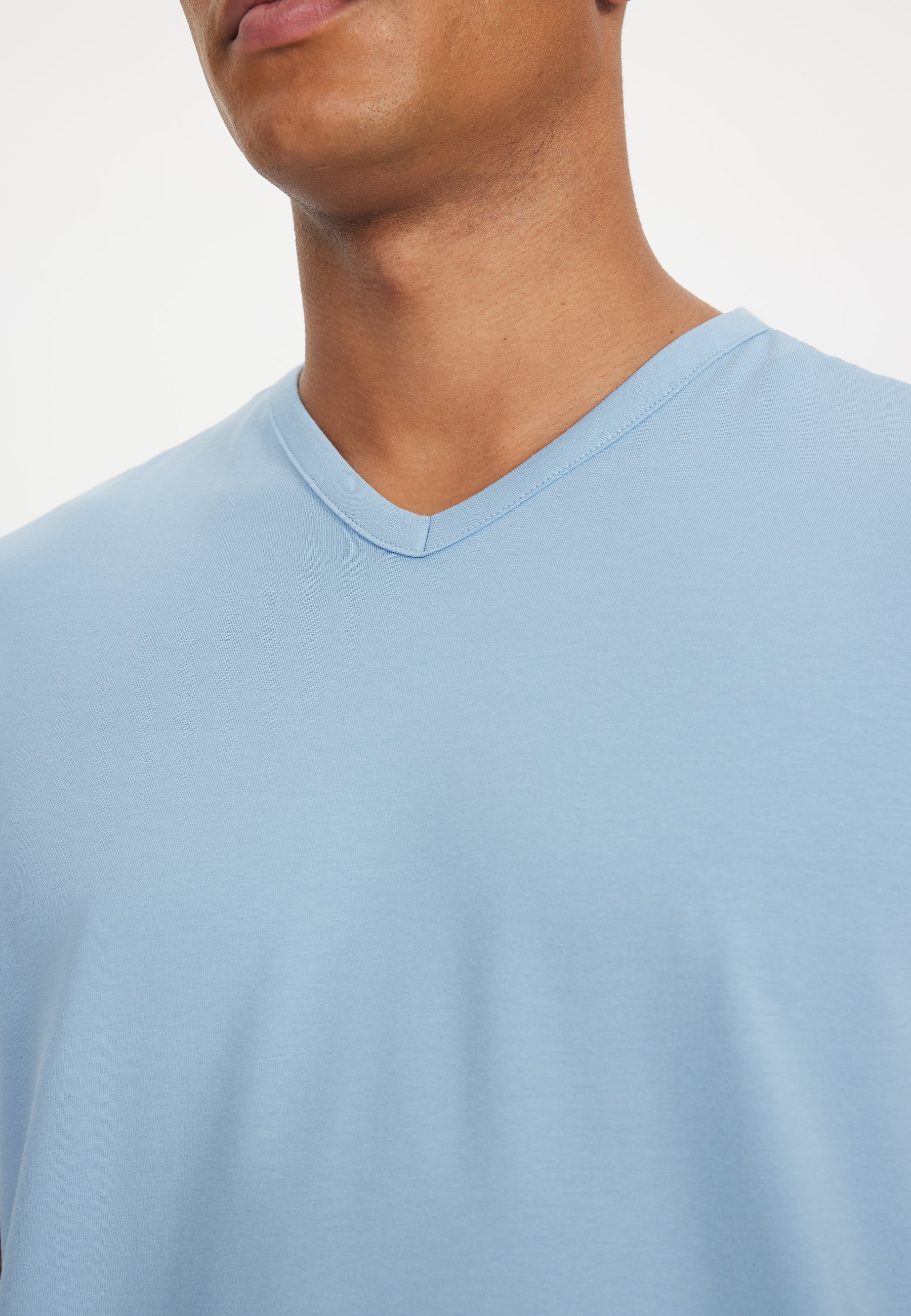 Açık Mavi V-Yaka Regular Fit Pamuk Elastan Karışımlı Basic Erkek T-Shirt THEO - T-Shirt - Westmark London EU(TR) Store Organik Pamuklu Sürdürülebilir Moda