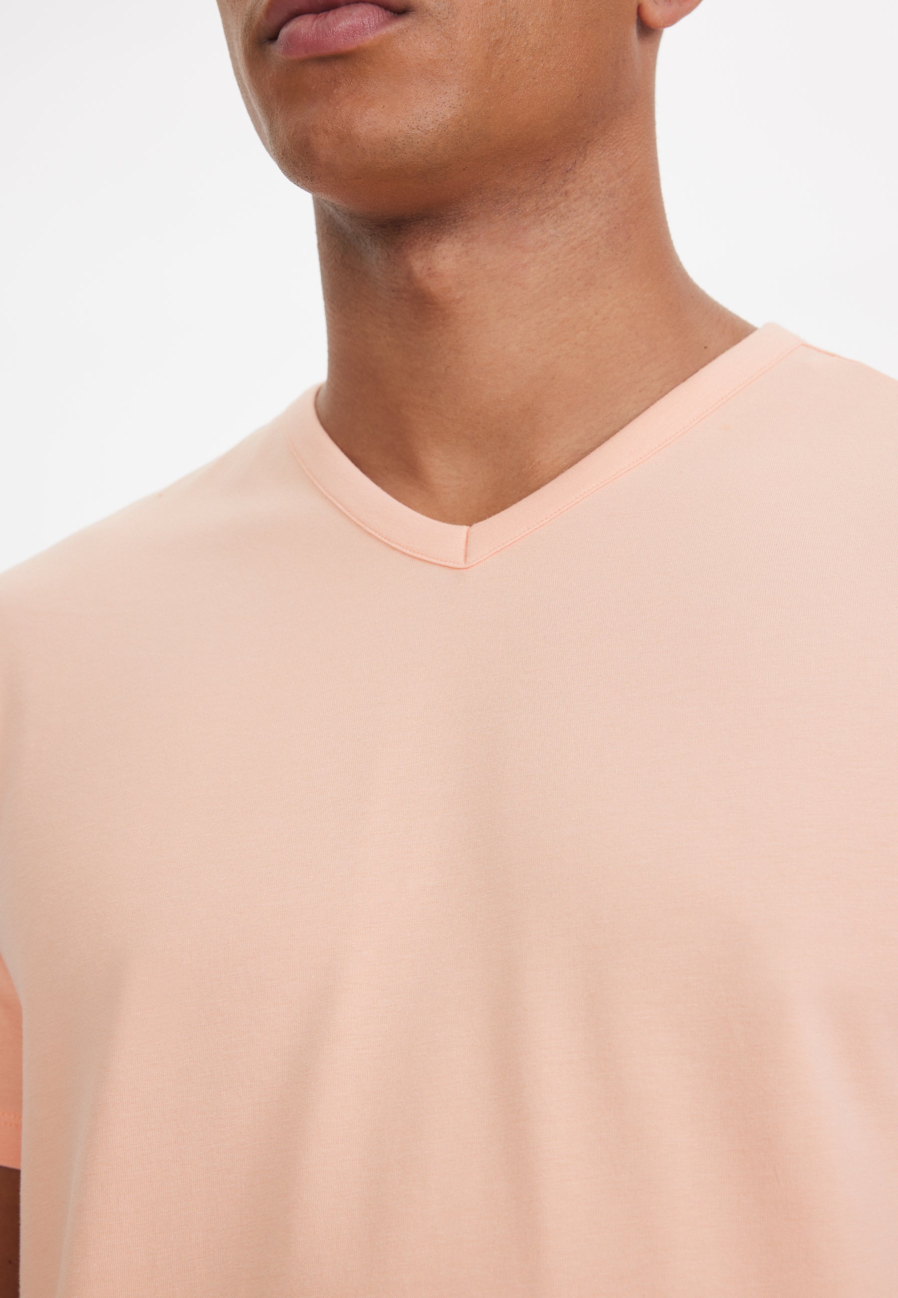 Turuncu V-Yaka Regular Fit Pamuk Elastan Karışımlı Basic Erkek T-Shirt THEO - T-Shirt - Westmark London EU(TR) Store Organik Pamuklu Sürdürülebilir Moda