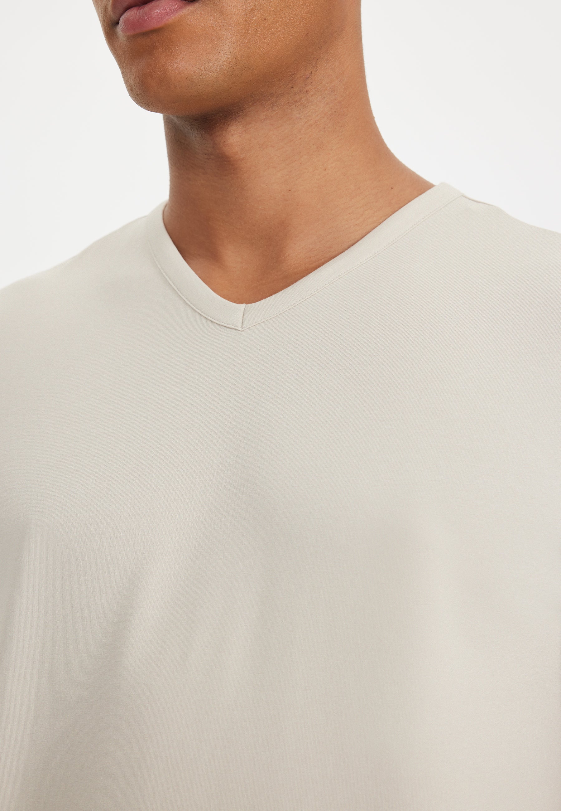Bej V-Yaka Regular Fit Pamuk Elastan Karışımlı Basic Erkek T-Shirt THEO - T-Shirt - Westmark London EU(TR) Store Organik Pamuklu Sürdürülebilir Moda