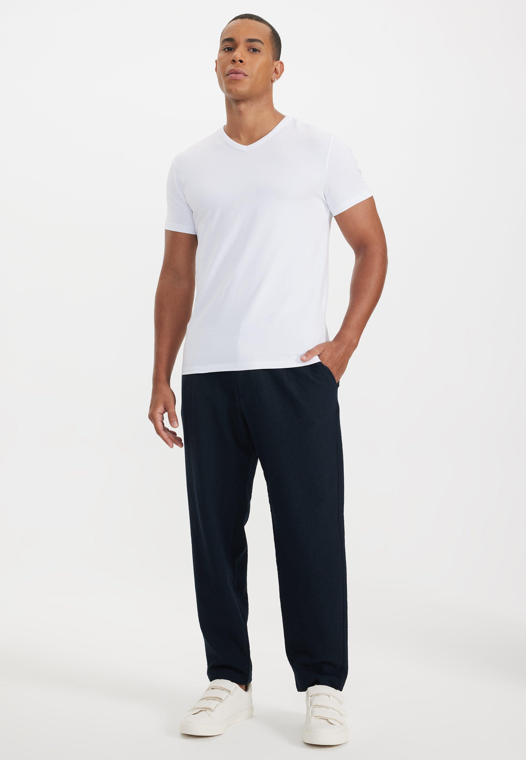 Beyaz V-Yaka Regular Fit Pamuk Elastan Karışımlı Basic Erkek T-Shirt THEO - T-Shirt - Westmark London EU(TR) Store Organik Pamuklu Sürdürülebilir Moda