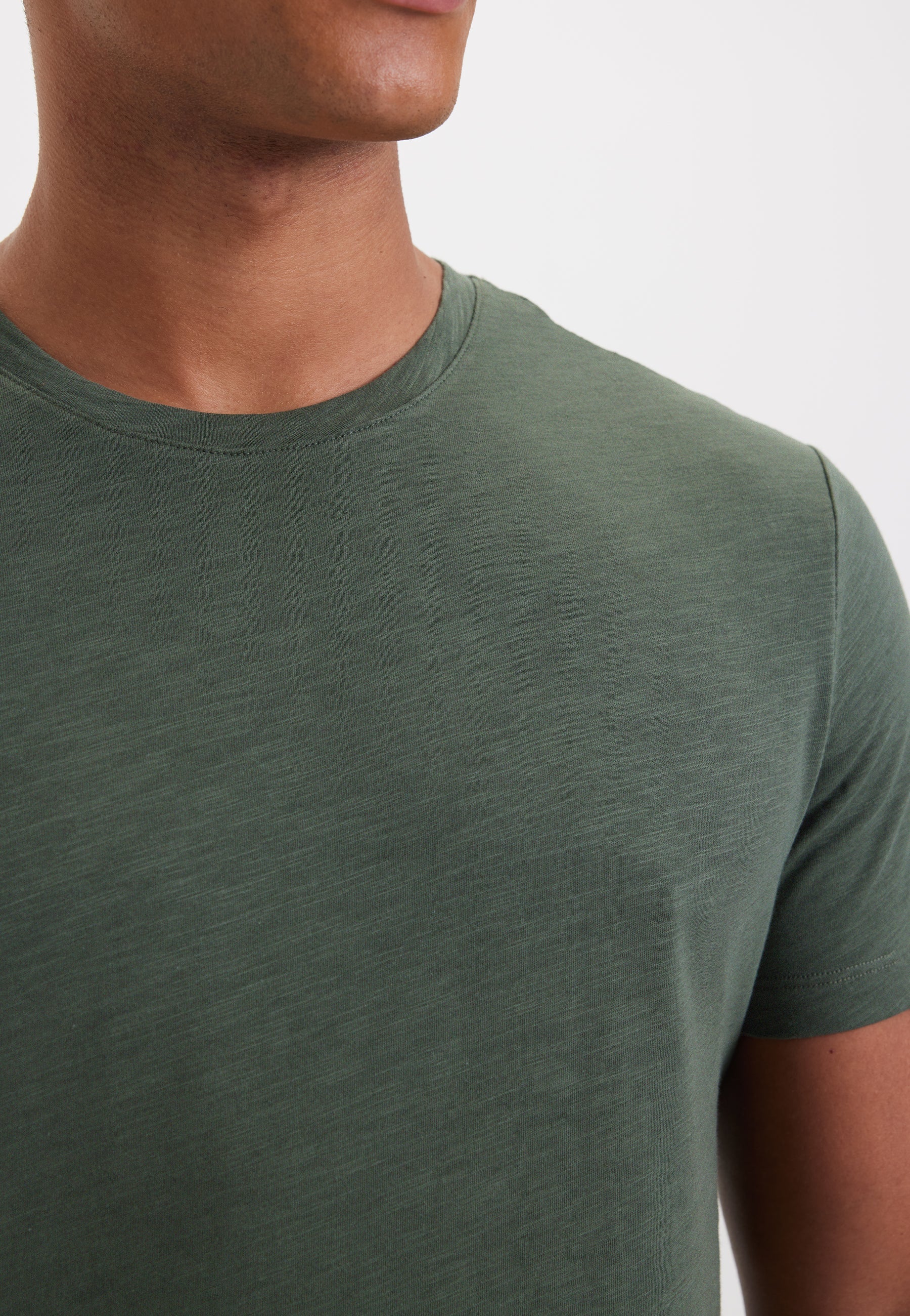 Yeşil Bisiklet Yaka Regular Fit Pamuk Flamlı Süprem Basic Erkek T-Shirt LEO - T-Shirt - Westmark London EU(TR) Store Organik Pamuklu Sürdürülebilir Moda