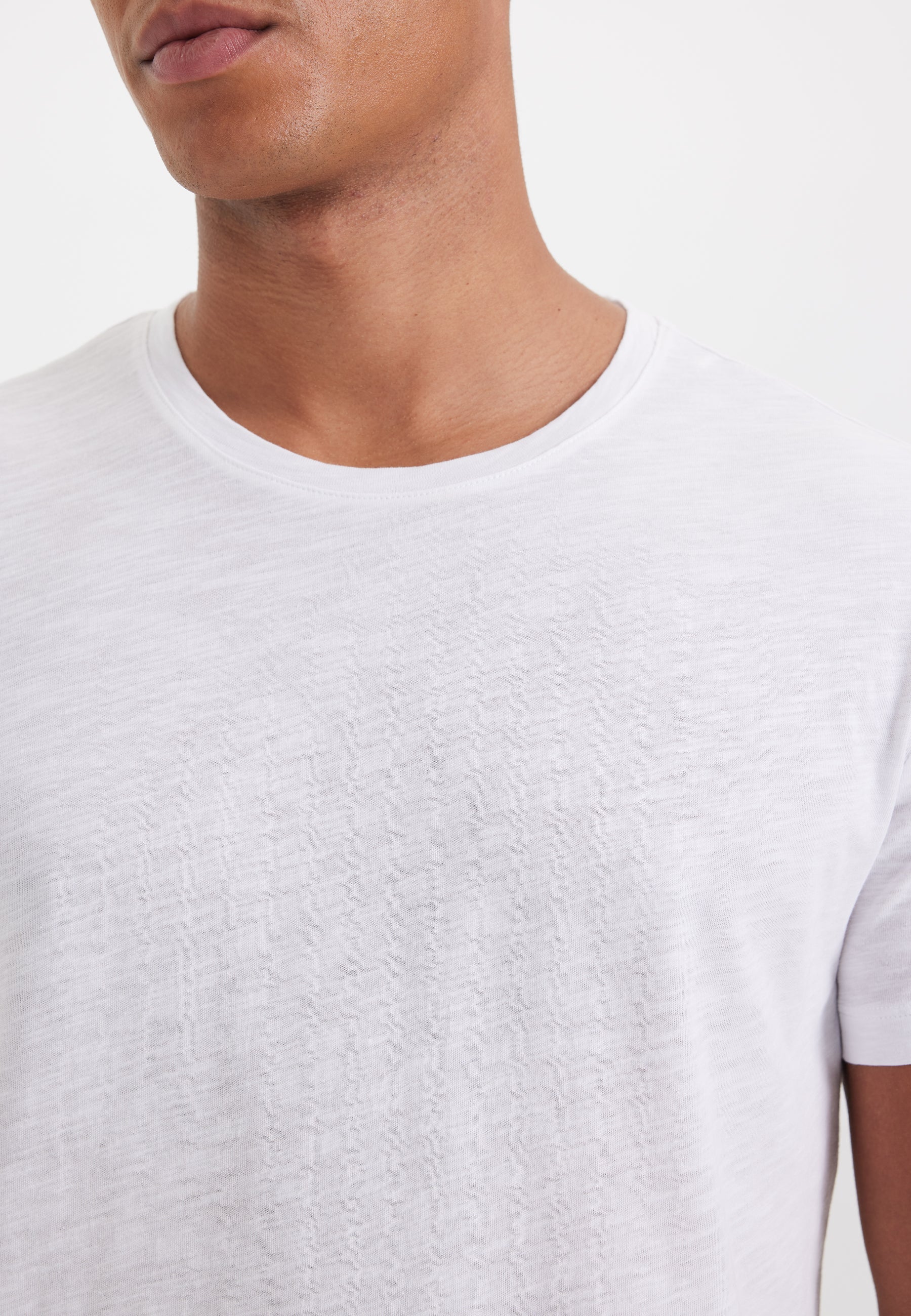 Beyaz Bisiklet Yaka Regular Fit Pamuk Flamlı Süprem Basic Erkek T-Shirt LEO - T-Shirt - Westmark London EU(TR) Store Organik Pamuklu Sürdürülebilir Moda