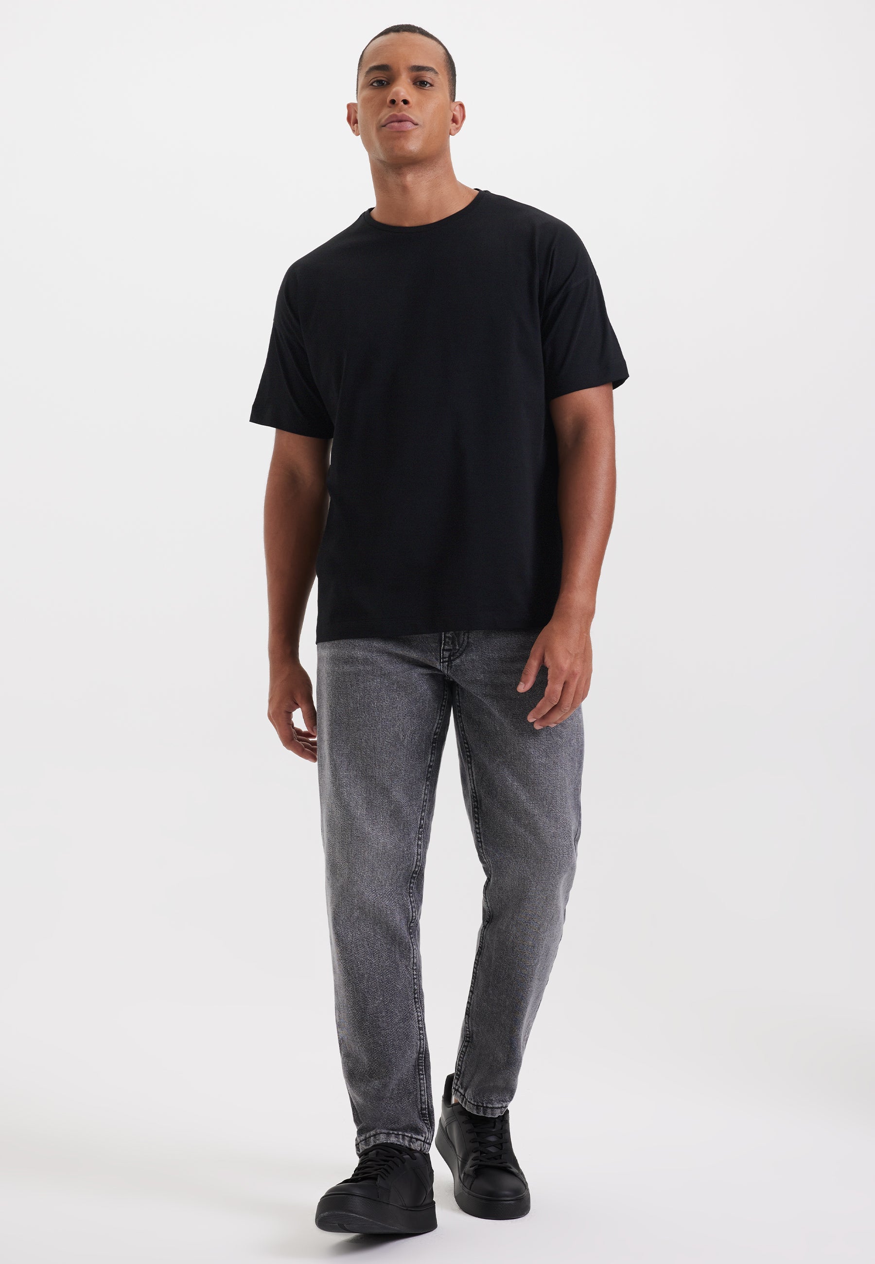 Siyah Bisiklet Yaka Oversize Fit Pamuklu Basic Erkek T-Shirt THOMAS - T-Shirt - Westmark London EU(TR) Store Organik Pamuklu Sürdürülebilir Moda